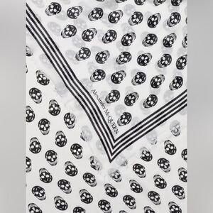 Alexander McQueen scarf in fabric with Skull print